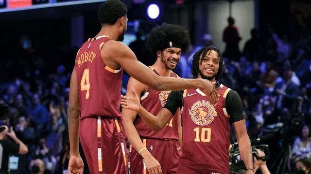 evan-mobley-jarrett-allen-darius-garland-1645333199.jpg
